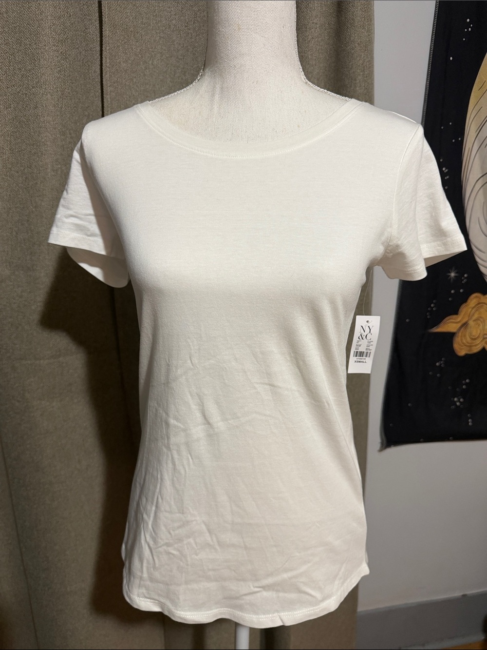 New York & Company White Short Sleeve Crew Tee